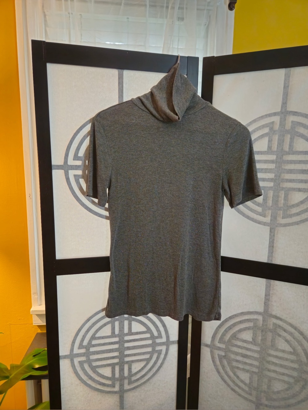 Theory Gray Short-Sleeve Turtleneck Top - Heather Gray